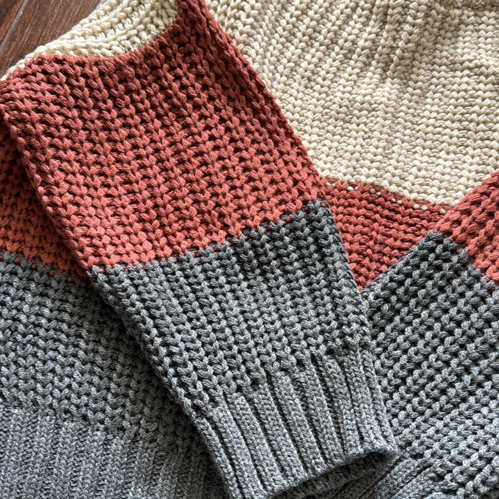 New Aakaa Cozy Colorblock Knit Sweater Size S - Picture 2 of 5